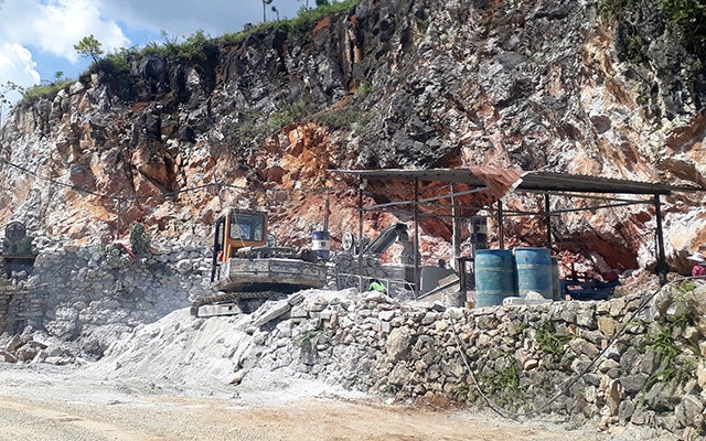 Nhức nhối nạn khai thác đá trái phép -0