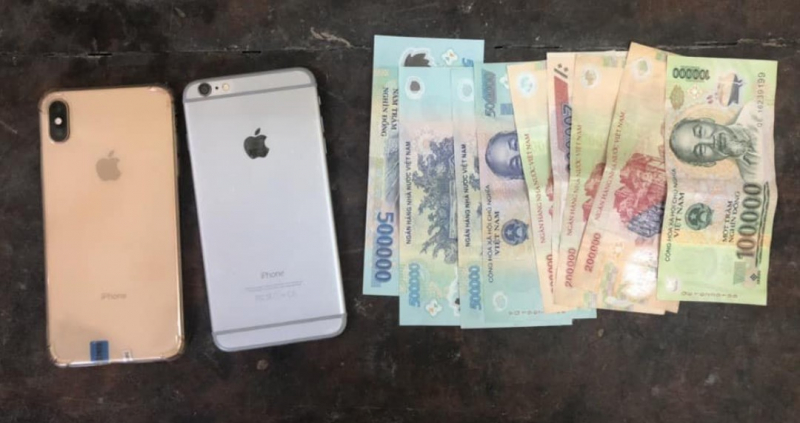 Nhóm thanh niên manh động đạp người dân xuống hồ để cướp tài sản -0