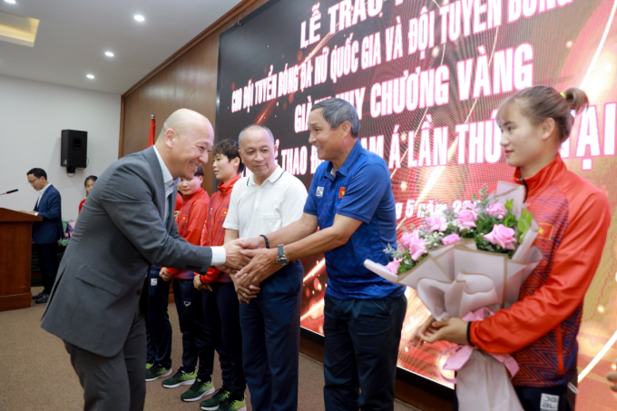 FE Credit đồng hành cùng Đội tuyển Bóng đá nữ Việt Nam -0