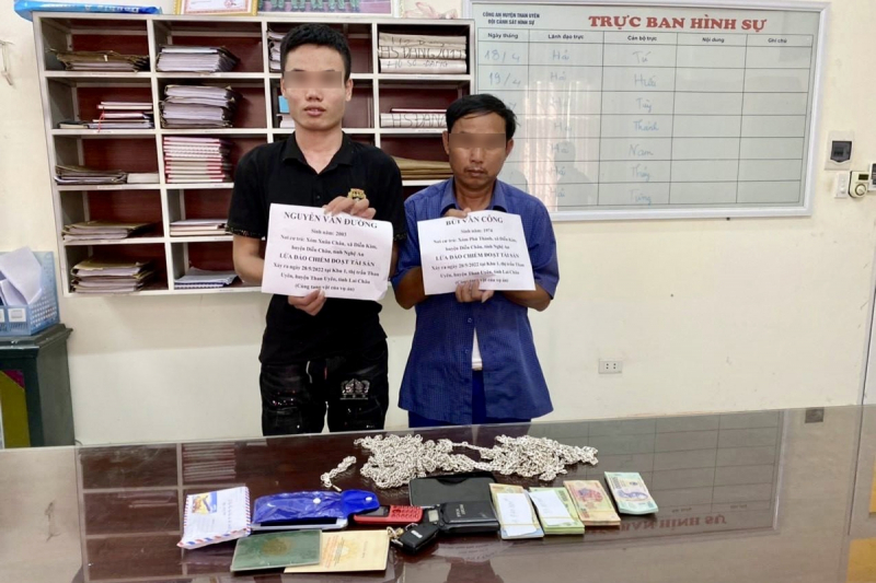 Bắt các đối tượng “hô biến” lừa bán hàng nghìn cây bạc giả liên tỉnh -0