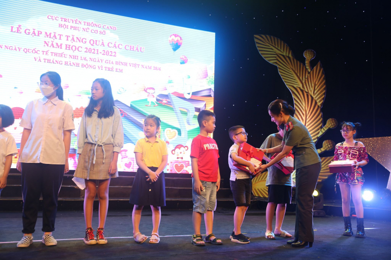 Hội Phụ nữ Cục Truyền thông CAND tổ chức Ngày quốc tế thiếu nhi  -0