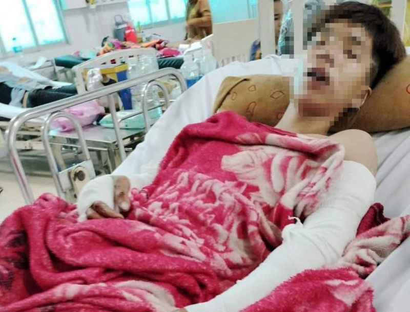 Mâu thuẫn trên sân bóng, kéo hơn 20 người vào quán nhậu chém người -0