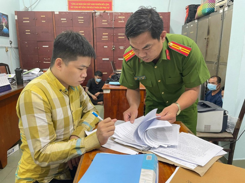 Từ vụ tạt sơn đòi nợ, hàng chục đối tượng cho vay nặng lãi bị xử lý -0