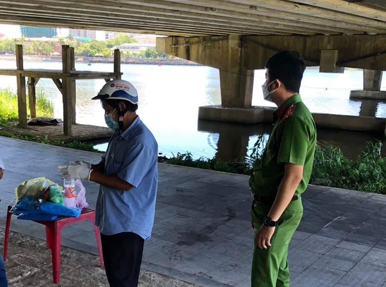 Điều tra nguyên nhân người đàn ông tử vong, thi thể nổi trên sông Hương -0