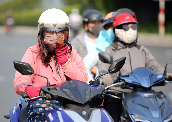 Miền Bắc sáng nắng gắt, chiều tối mưa to; miền Trung nóng trên 37 độ -0