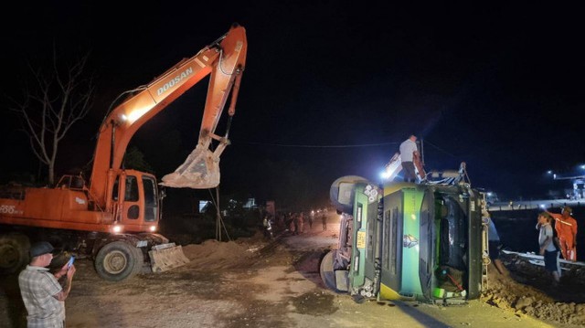 Báo động tình trạng xe quá khổ, quá tải 