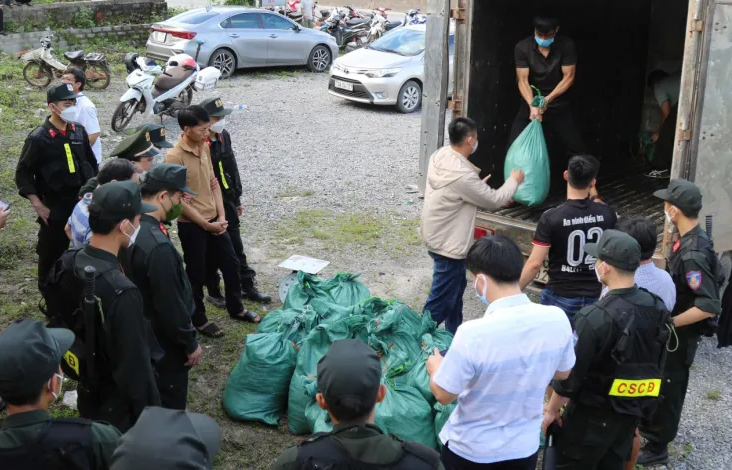 Trao thưởng các đơn vị phá chuyên án thu giữ 846 kg thuốc nổ  -0