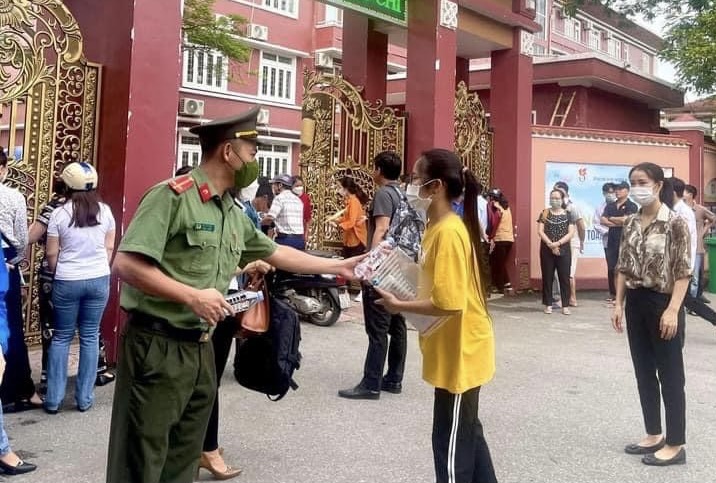 Tuổi trẻ Công an Nghệ An đồng hành cùng các thí sinh mùa thi -0
