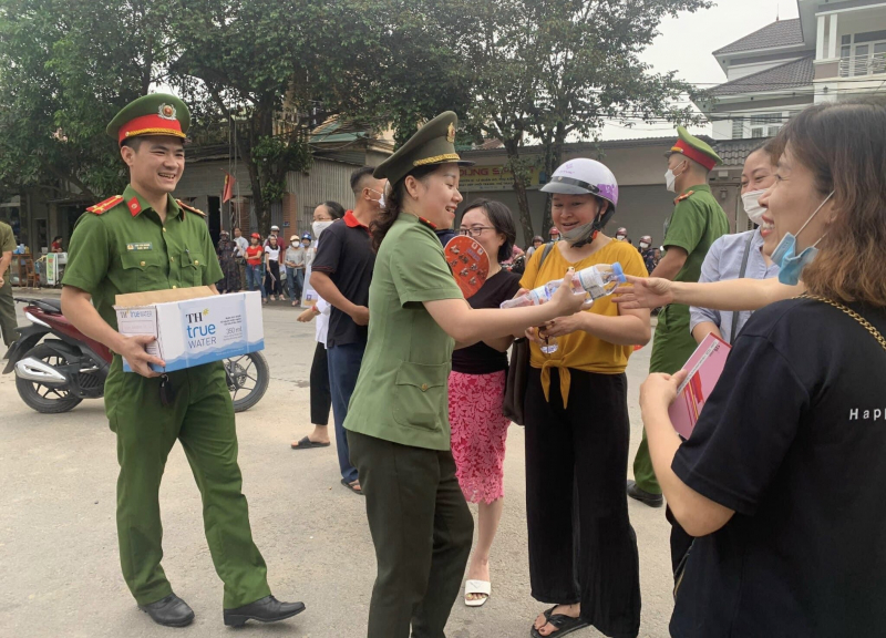 Tuổi trẻ Công an Nghệ An đồng hành cùng các thí sinh mùa thi -0
