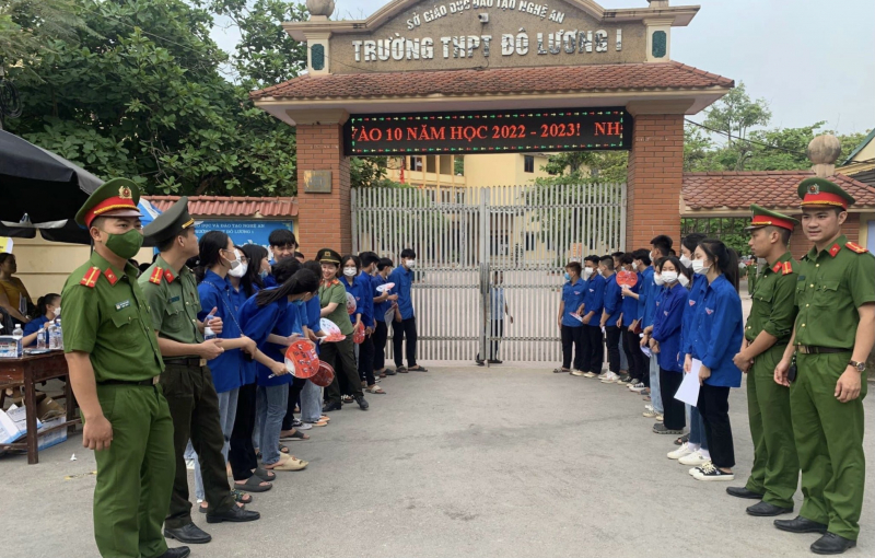 Tuổi trẻ Công an Nghệ An đồng hành cùng các thí sinh mùa thi -0