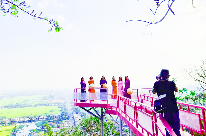 Nhiều hạng mục, công trình thu hút du khách tại Khu du lịch Cáp treo Núi Sam -1