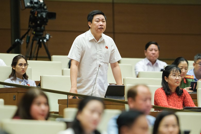 Vụ Việt Á Công an vô khám nhà có 10 tỷ, tiền mặt đâu mà nhiều thế? -0