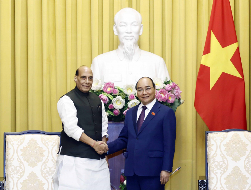 vna_potal_chu_tich_nuoc_nguyen_xuan_phuc_tiep_ngai_rajnath_singh_bo_truong_quoc_phong_nuoc_cong_hoa_an_do_6159795.jpg -0