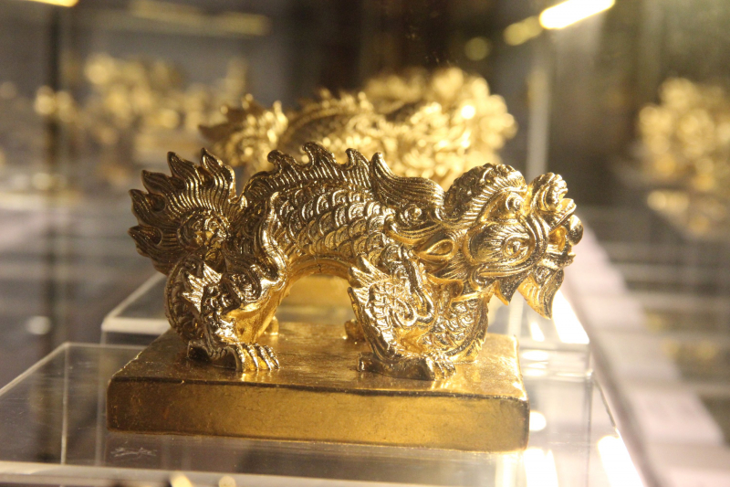 Độc đáo những “phiên bản” Kim ấn triều Nguyễn làm bằng gốp thếp vàng -0