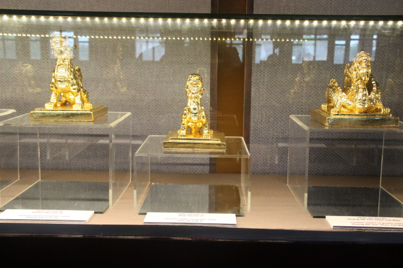 Độc đáo những “phiên bản” Kim ấn triều Nguyễn làm bằng gốp thếp vàng -1