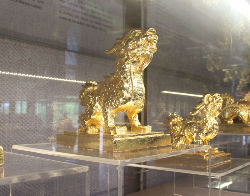 Độc đáo những “phiên bản” Kim ấn triều Nguyễn làm bằng gốp thếp vàng -0