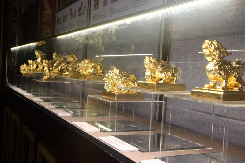 Độc đáo những “phiên bản” Kim ấn triều Nguyễn làm bằng gốp thếp vàng -0