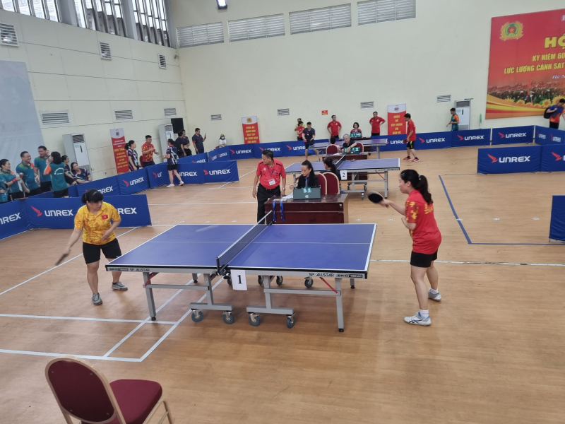 Sôi nổi các môn thi đấu tại Hội thao kỷ niệm 60 năm Ngày truyền thống Cảnh sát nhân dân  -0