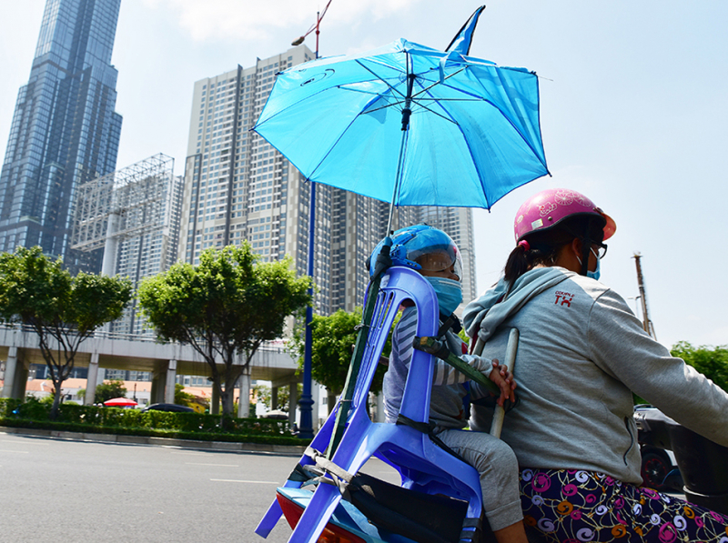 Nắng nóng bao trùm cả nước, nhiều nơi trên 37 độ C -0