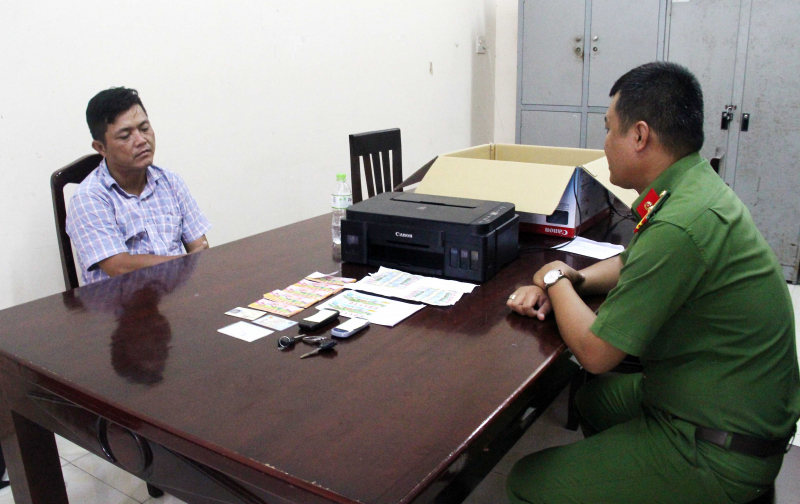 Vé số giả làm khổ người bán vé số thật -0