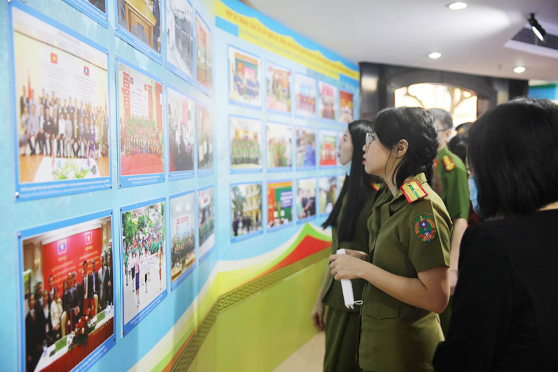 Đẩy mạnh hoạt động học tập suốt đời theo các thiết chế văn hóa trong CAND -0