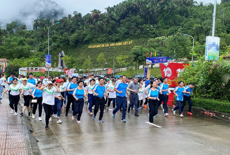 Khởi động chặng 5 Chương trình “Những bước chân vì cộng đồng” -0