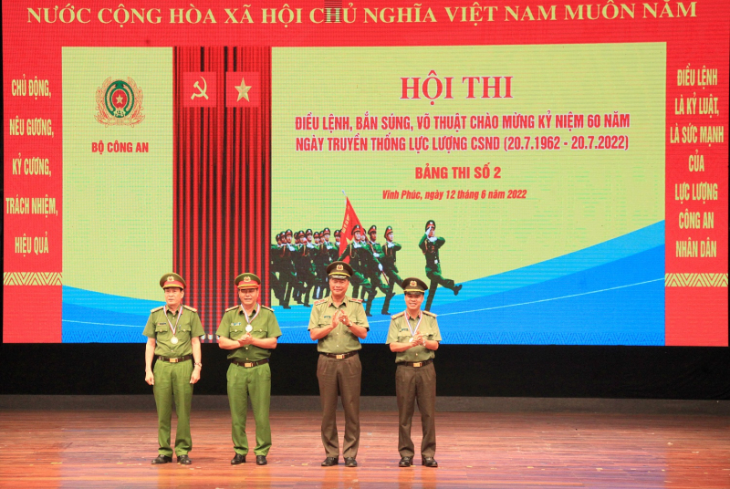 Tuyên dương 53 lượt tập thể, cá nhân trong vòng loại Hội thi điều lệnh, bắn súng, võ thuật CAND năm 2022  -0