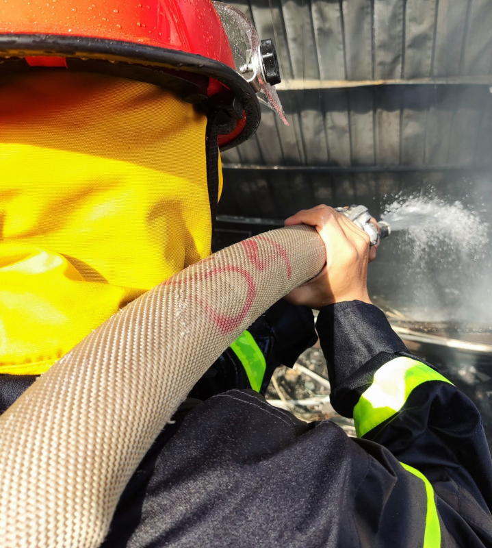 Hình ảnh Cảnh sát PCCC chiến đấu với “giặc lửa” tại nhà máy Công ty Scavi Huế -0