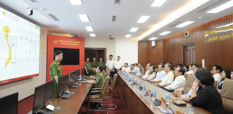Bộ Công an tiếp tục đồng hành, phối hợp 2 thành phố lớn thực hiện Đề án 06 -0