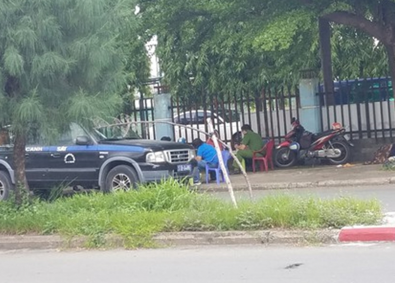 Người đàn ông tử vong bất thường trên lề đường -0