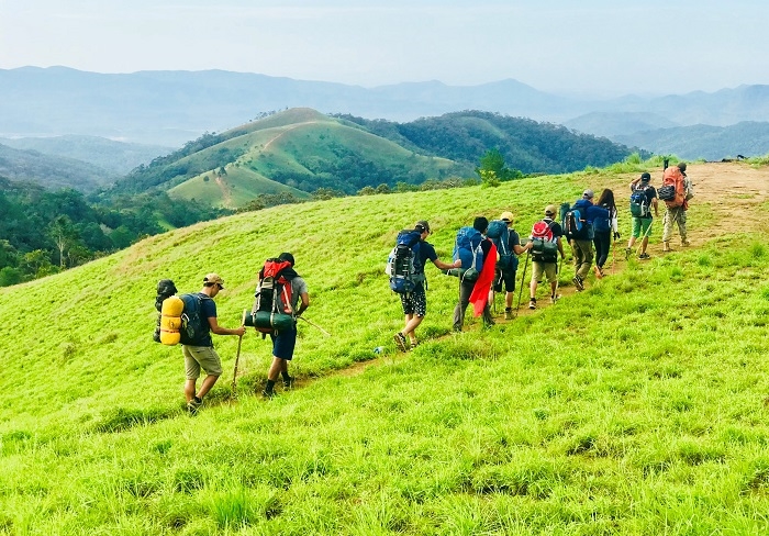 Ngỡ ngàng cung đường “đẹp nhất trời Nam” -0