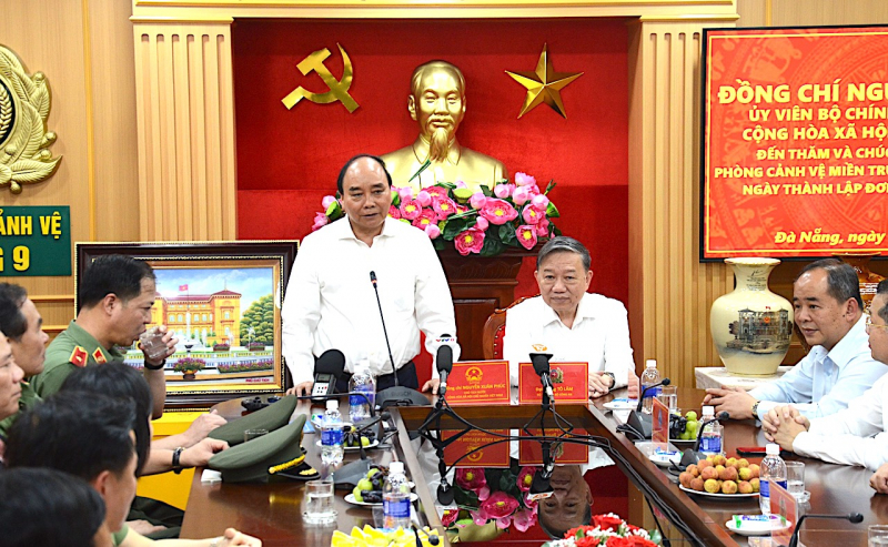 President Nguyen Xuan Phuc visits Central-Region Guard Police Divisio -0