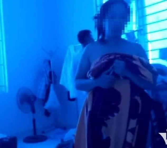 Xác minh Clips chủ tịch xã “trần truồng” với thuộc cấp trại trụ sở -0