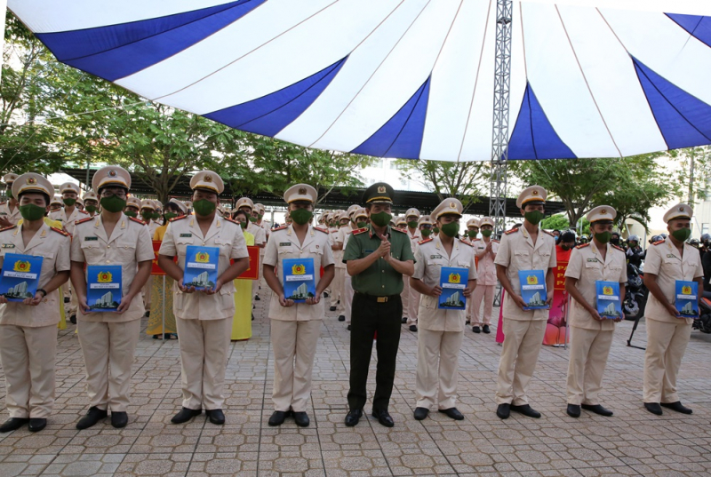 Công an TP Hồ Chí Minh xuất quân tăng cường CBCS chính quy về Công an xã -0