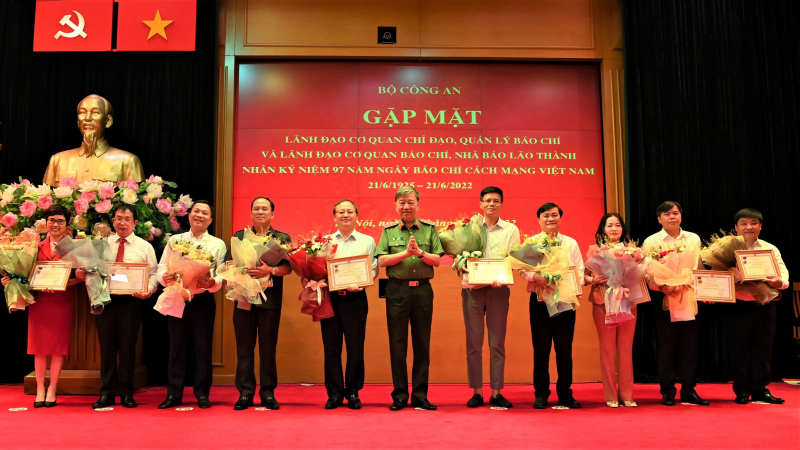 Bộ Công an gặp mặt các cơ quan quản lý, thông tấn, báo chí nhân dịp 97 năm Ngày báo chí Cách mạng Việt Nam -0