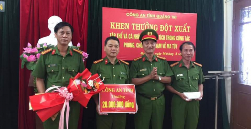 Trao thưởng 3 vụ bắt giữ hơn 14.000 viên ma túy tổng hợp  -0