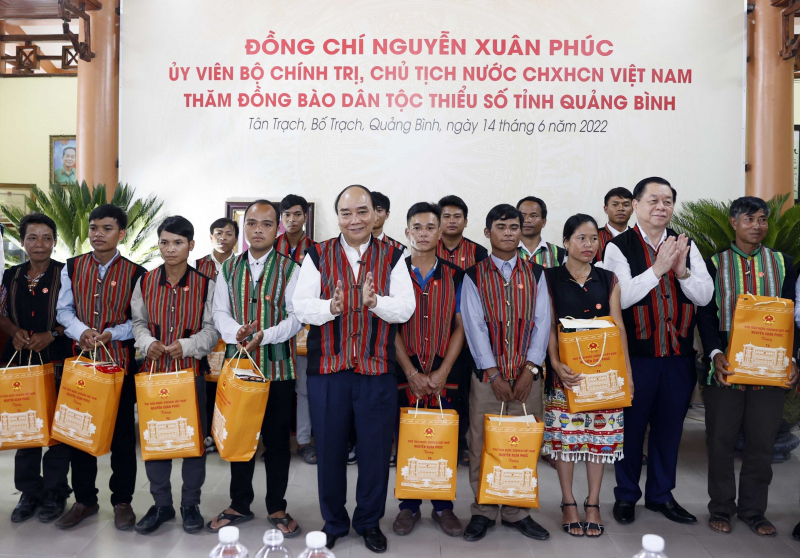 Chủ tịch nước dâng hương tưởng nhớ các Anh hùng liệt sĩ đường 20 Quyết thắng -0