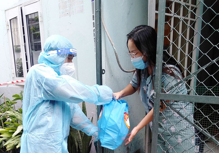 Trang 12: Những ngày sinh tử ở “chảo lửa” COVID -19 -0