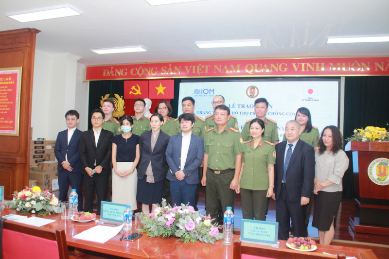 Bàn giao trang thiết bị phòng, chống dịch COVID-19 -0