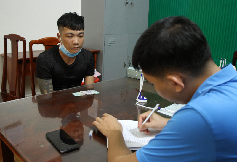 Tạm giữ hình sự 7 đối tượng hoạt động “tín dụng đen” co vay lãi suất 360%/năm -0