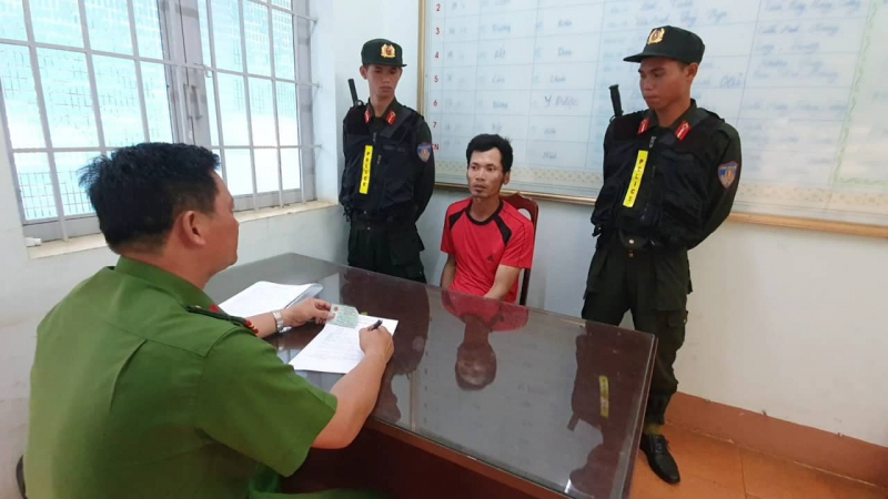 Bắt đối tượng truy nã trốn khỏi địa phương -0