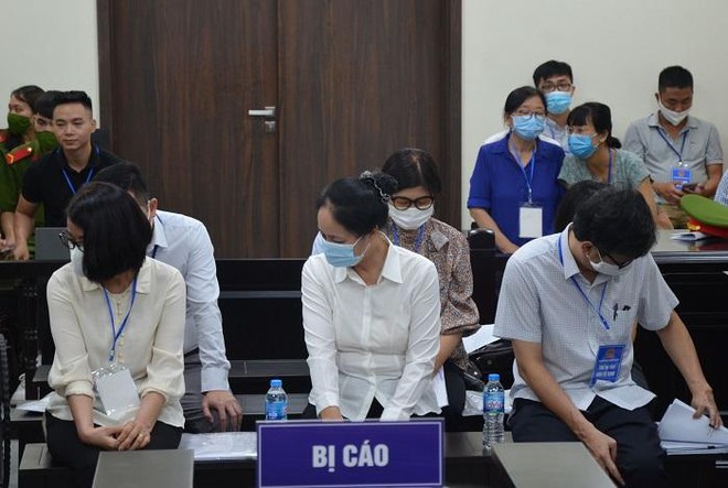 các bị cáo tại phiên toà.jpg -0