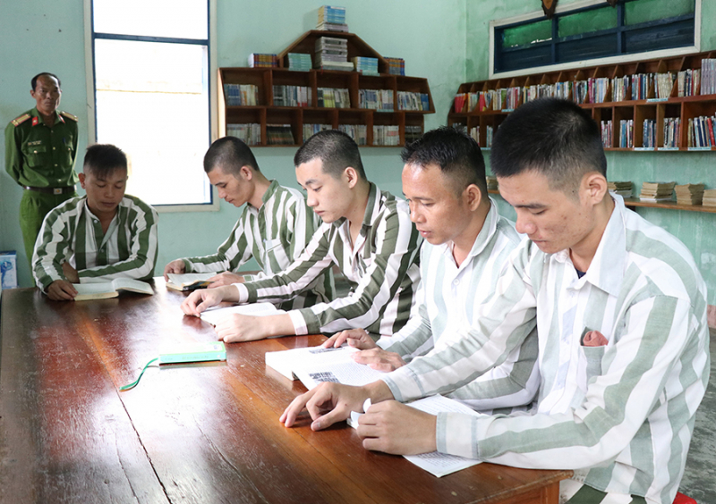 đọc sách .jpg -0