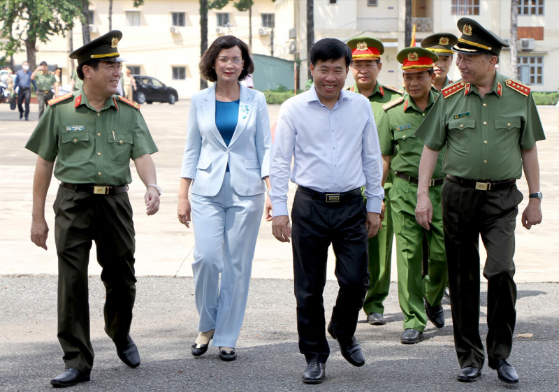 Bộ trưởng Bộ Công an đến thăm và làm việc tai Công an tỉnh Bình Phước -0