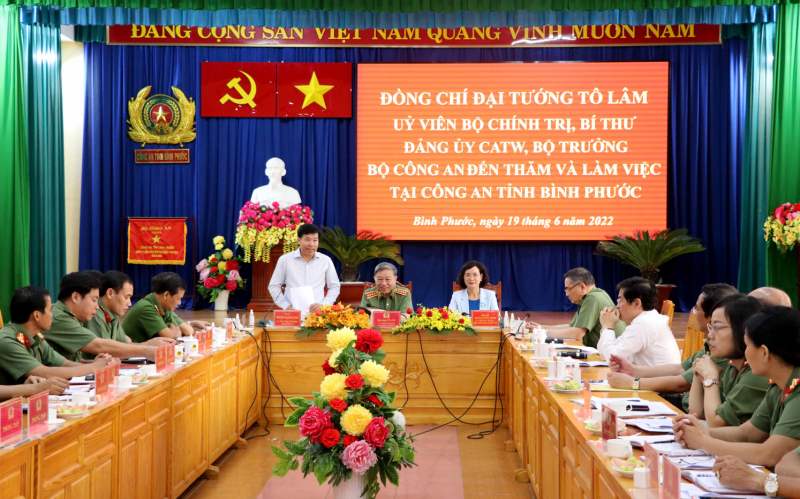 Bộ trưởng Bộ Công an đến thăm và làm việc tai Công an tỉnh Bình Phước -0