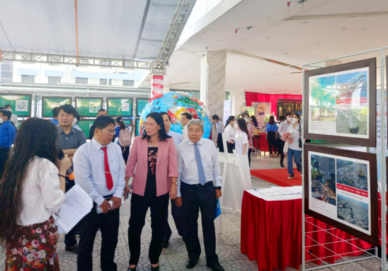 Khai mạc triển lãm ảnh, tư liệu tuyên truyền phòng, chống rác thải nhựa -0