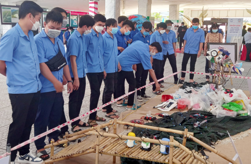 Khai mạc triển lãm ảnh, tư liệu tuyên truyền phòng, chống rác thải nhựa -0