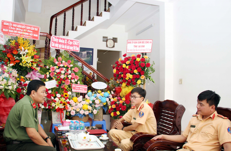 Nhiều đơn vị, địa phương chúc mừng Văn phòng thường trú Báo CAND khu vực ĐBSCL -0