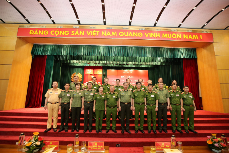 Lực lượng CSND mưu trí, dũng cảm, vì nước, vì dân quên thân phục vụ -0