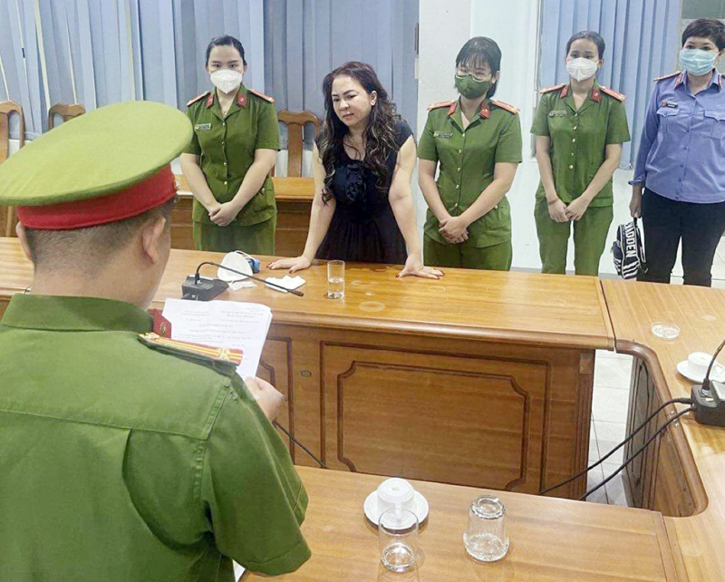 Ca sĩ Vy Oanh và nhà báo Đặng Thị Hàn Ni kiến nghị khởi tố ekip giúp sức của bà Nguyễn Thị Phương Hằng -0